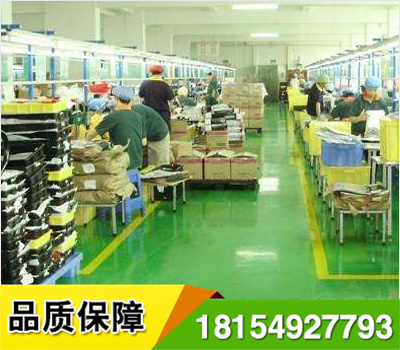 車間倉庫、劃線施工不用噴涂機械,熱熔機械,地面涂膠后直接粘貼,立即可以通車,野外施工簡便,經(jīng)久耐用,標線邊緣整齊,作圖剪字方便,長期使用之平均造價低于所有標線漆價格.高速路一